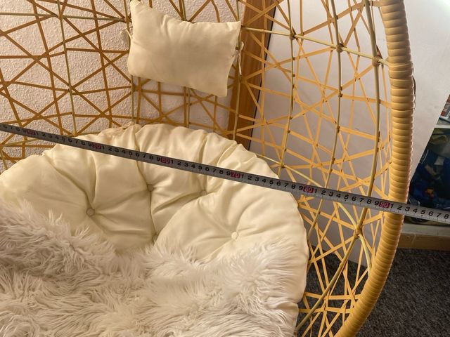 Silla colgante mimbre dorada 98,99€