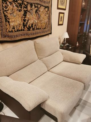 Sofá chaise longue beige y marrón