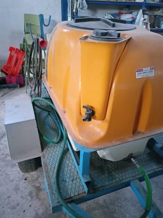 Cuba de sulfatar en remolque