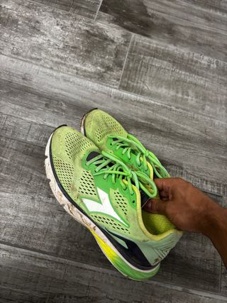 Scarpe sportive usate uomo