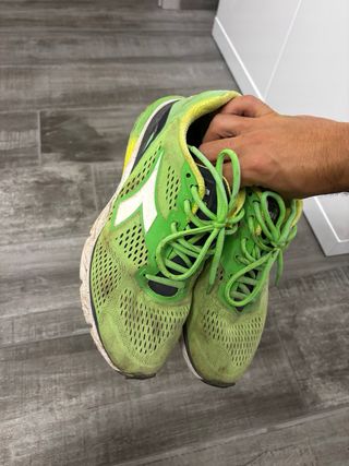 Scarpe sportive usate uomo