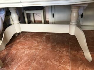 Vitrina madera+mesa beige en Benalmadena, Málaga