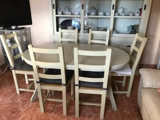 Vitrina madera+mesa beige en Benalmadena, Málaga