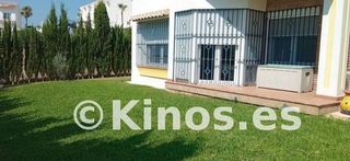Chalet en venta en El Faro de Calaburra - Chaparral en Mijas