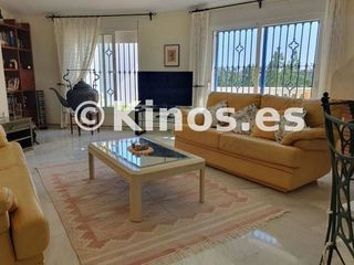 Chalet en venta en El Faro de Calaburra - Chaparral en Mijas
