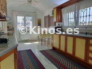 Chalet en venta en El Faro de Calaburra - Chaparral en Mijas