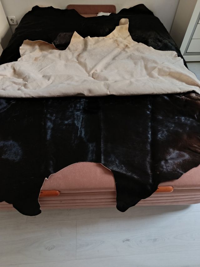 Alfombra piel toro negra