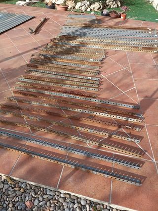 Perfil estantería +Paneles acero galvanizado usado