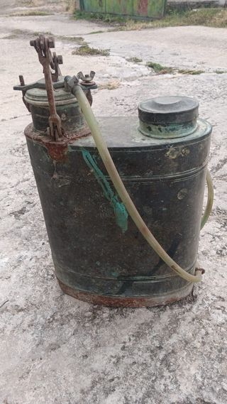 Sulfatadora antigua de cobre