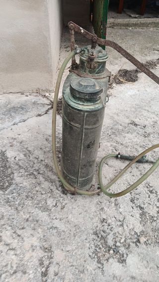 Sulfatadora antigua de cobre