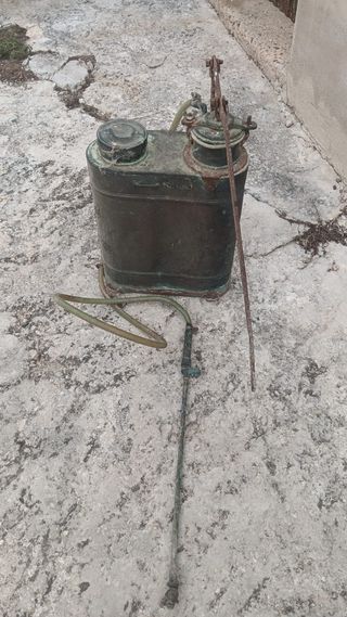 Sulfatadora antigua de cobre