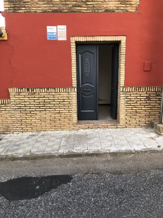 Alquilo local/trastero.