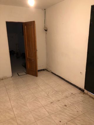 Alquilo local/trastero.