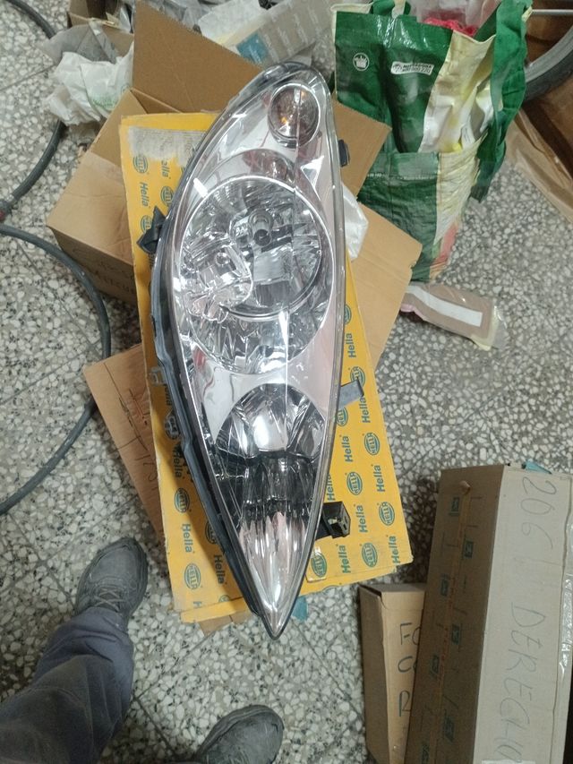 Faro Peugeot 307 - Derecho