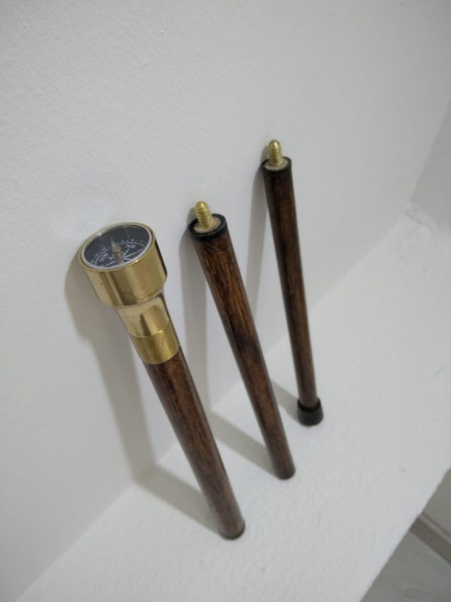 Bastón con brújula desmontable