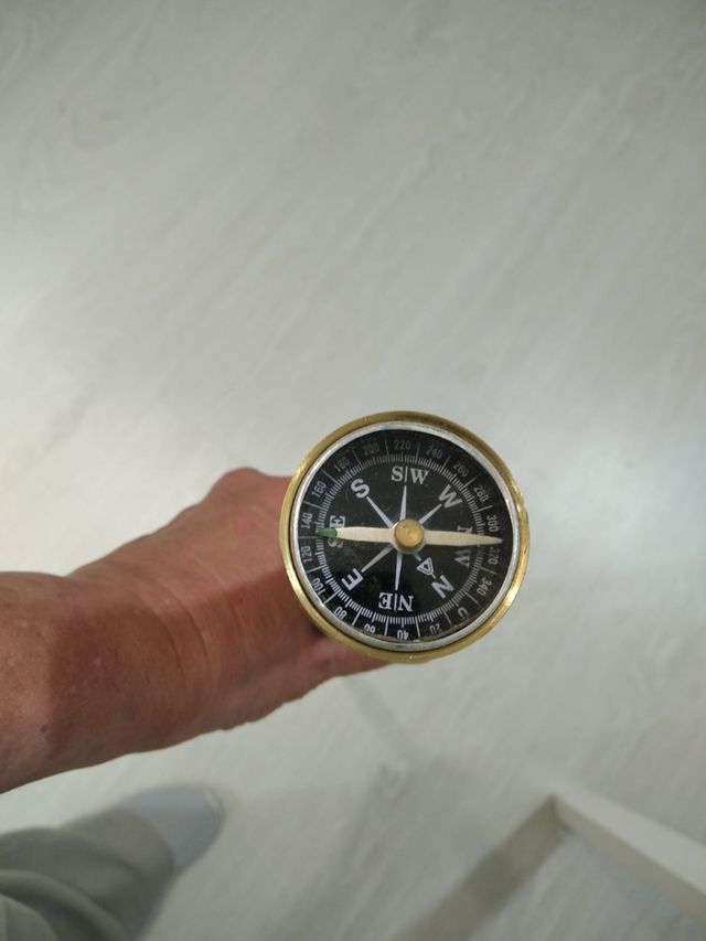 Bastón con brújula desmontable