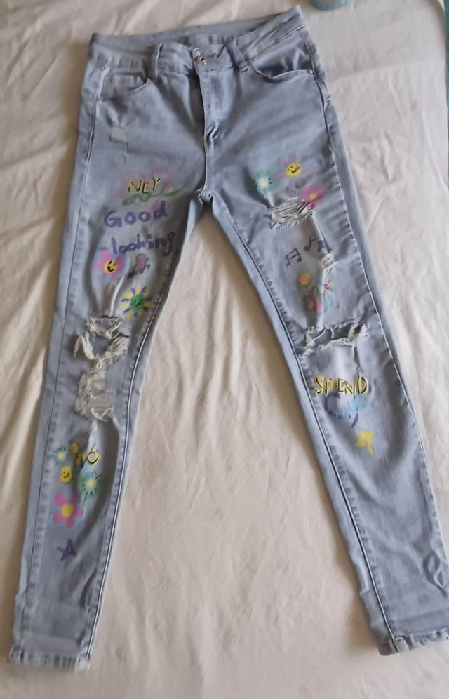 Vaqueros rotos pintados