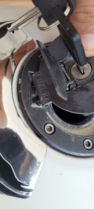 SUZUKI GSX 600F Katana blanca