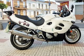 SUZUKI GSX 600F Katana blanca