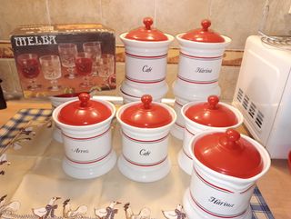 Juego de tarros cocina y copas.