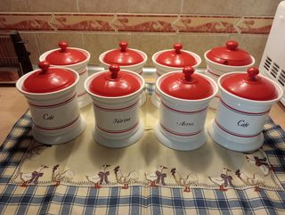 Juego de tarros cocina y copas.