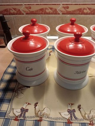 Juego de tarros cocina y copas.