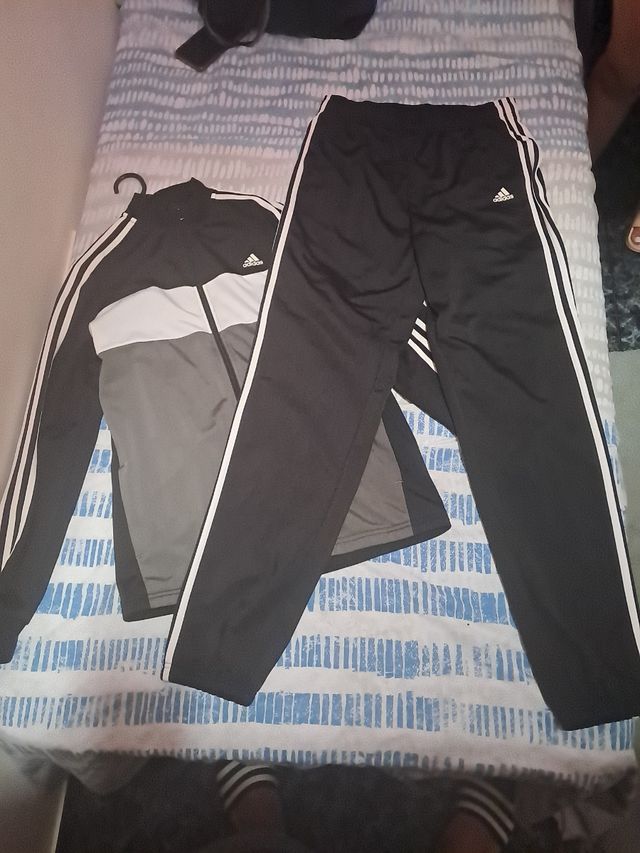 Chándal Adidas - Negro y Gris