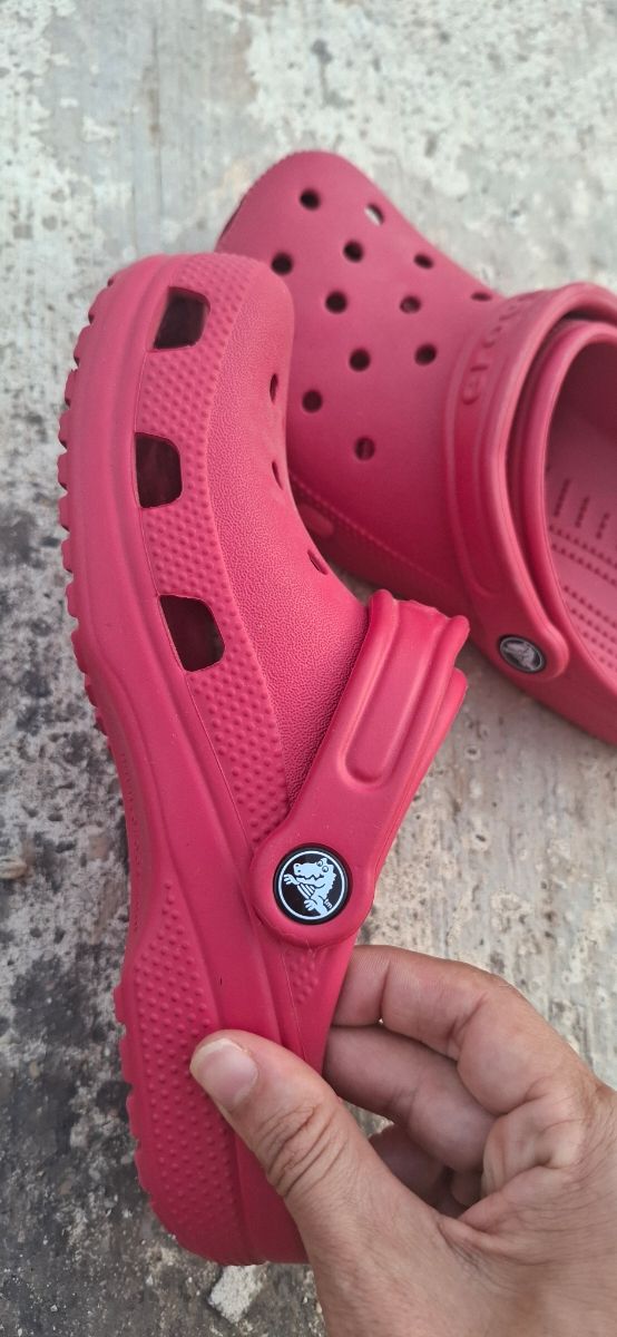 Crocs rojas - cómodas