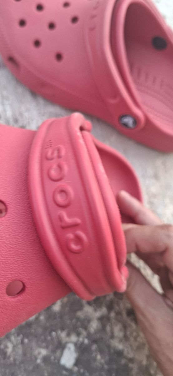 Crocs rojas - cómodas