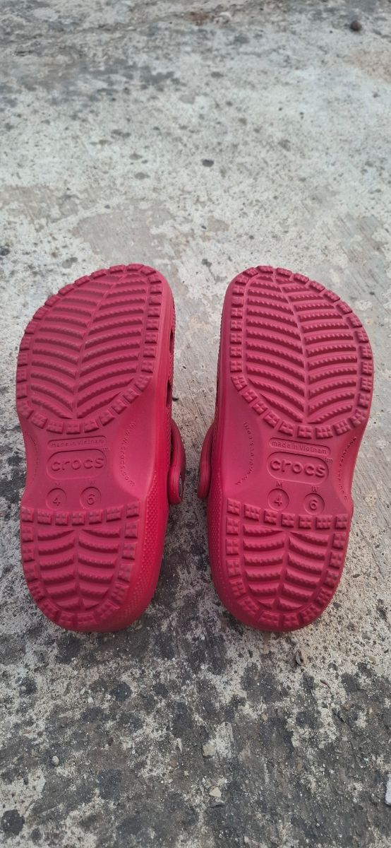 Crocs rojas - cómodas