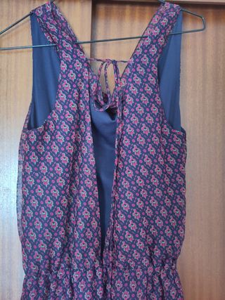 Bonito vestido con la espalda semi abierta, talla