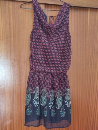 Bonito vestido con la espalda semi abierta, talla