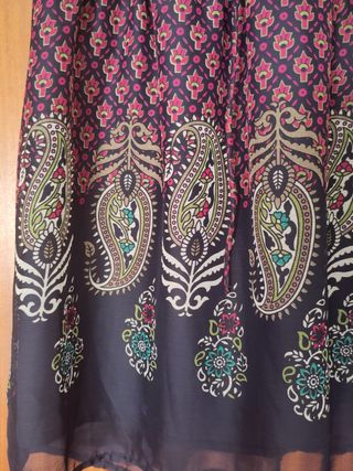Bonito vestido con la espalda semi abierta, talla