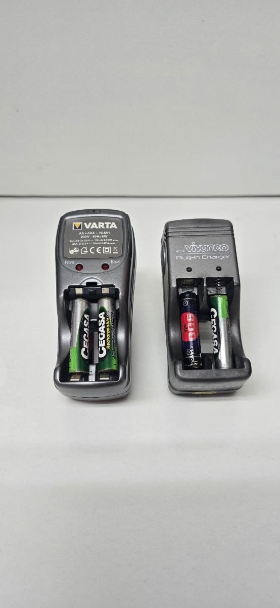 Cargadores Varta & Vivanco pilas AA