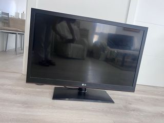 TV LG 42" - Televisión negra