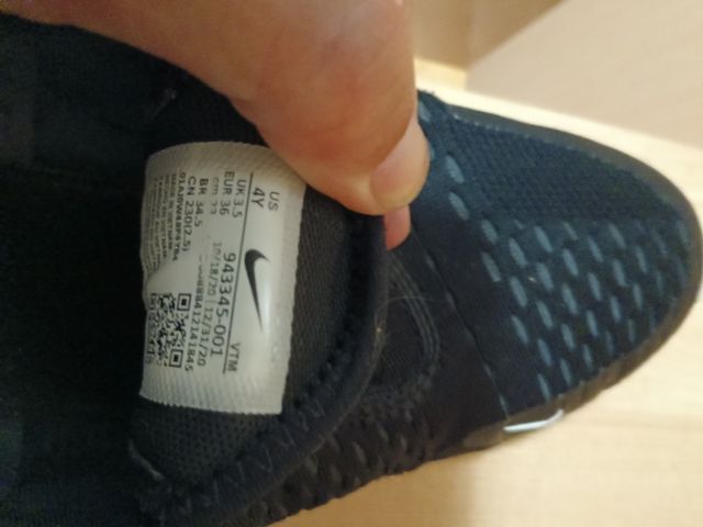 Nike Air 27c - Negras - Talla 36