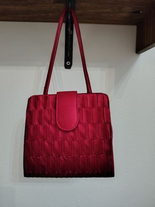 Bolso rojo satén