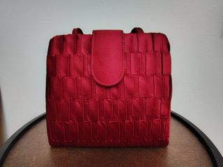 Bolso rojo satén