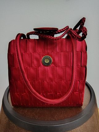 Bolso rojo satén