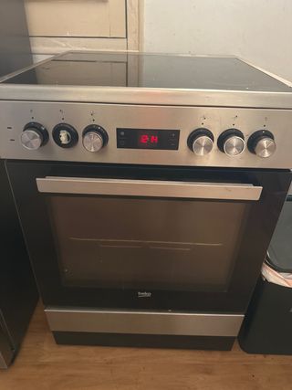 Oportunidad! Cocina vitrocerámica Beko