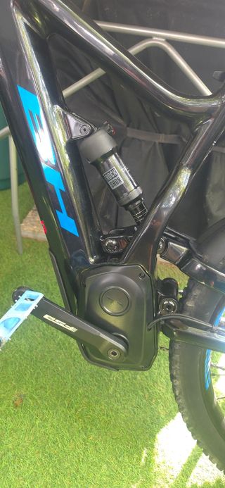 Bicicleta eléctrica BH Carbon 720