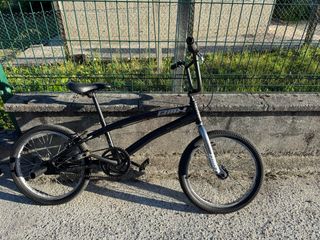 ¡¡LIQUIDACIÓN!!  Bicicleta BMX negra