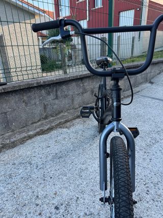 ¡¡LIQUIDACIÓN!!  Bicicleta BMX negra