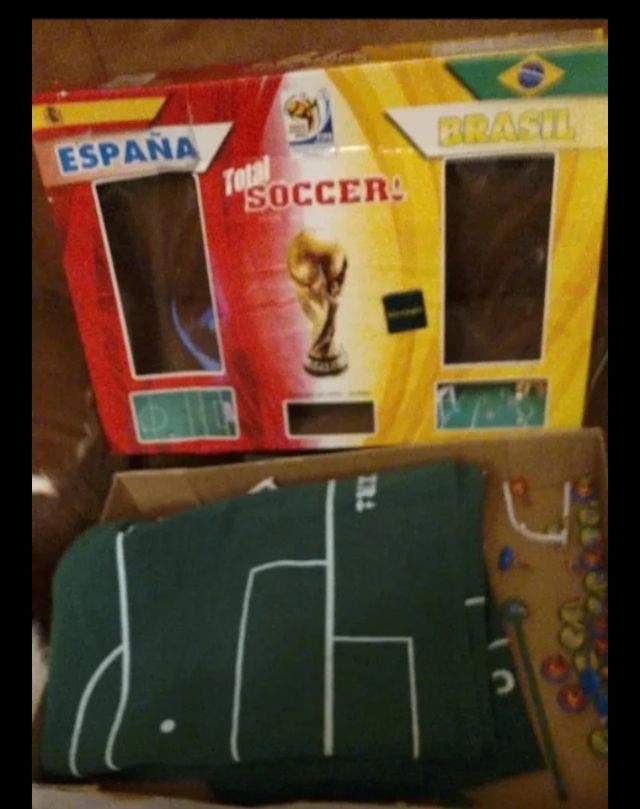 Lote di giocattoli antichi: treno, marionette, sassofono