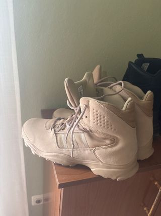Botas Adidas militares beige nuevas