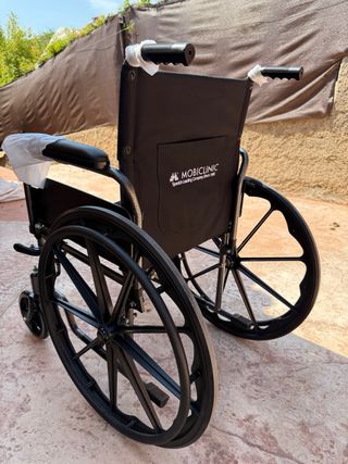 Silla de ruedas manual Mobiclinic – nueva sin estr