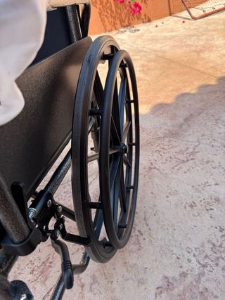 Silla de ruedas manual Mobiclinic – nueva sin estr