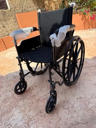 Silla de ruedas manual Mobiclinic – nueva sin estr