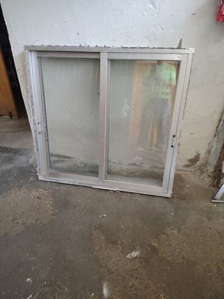Ventana corrediza aluminio, vidrio sencillo. 