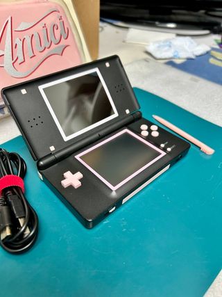 Nintendo DS Lite rosa e nera + giochi